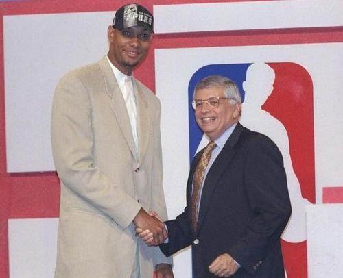 引援双料纪 引援双料纪